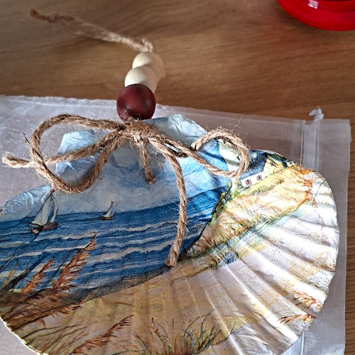 Hand painted scallop - hand,